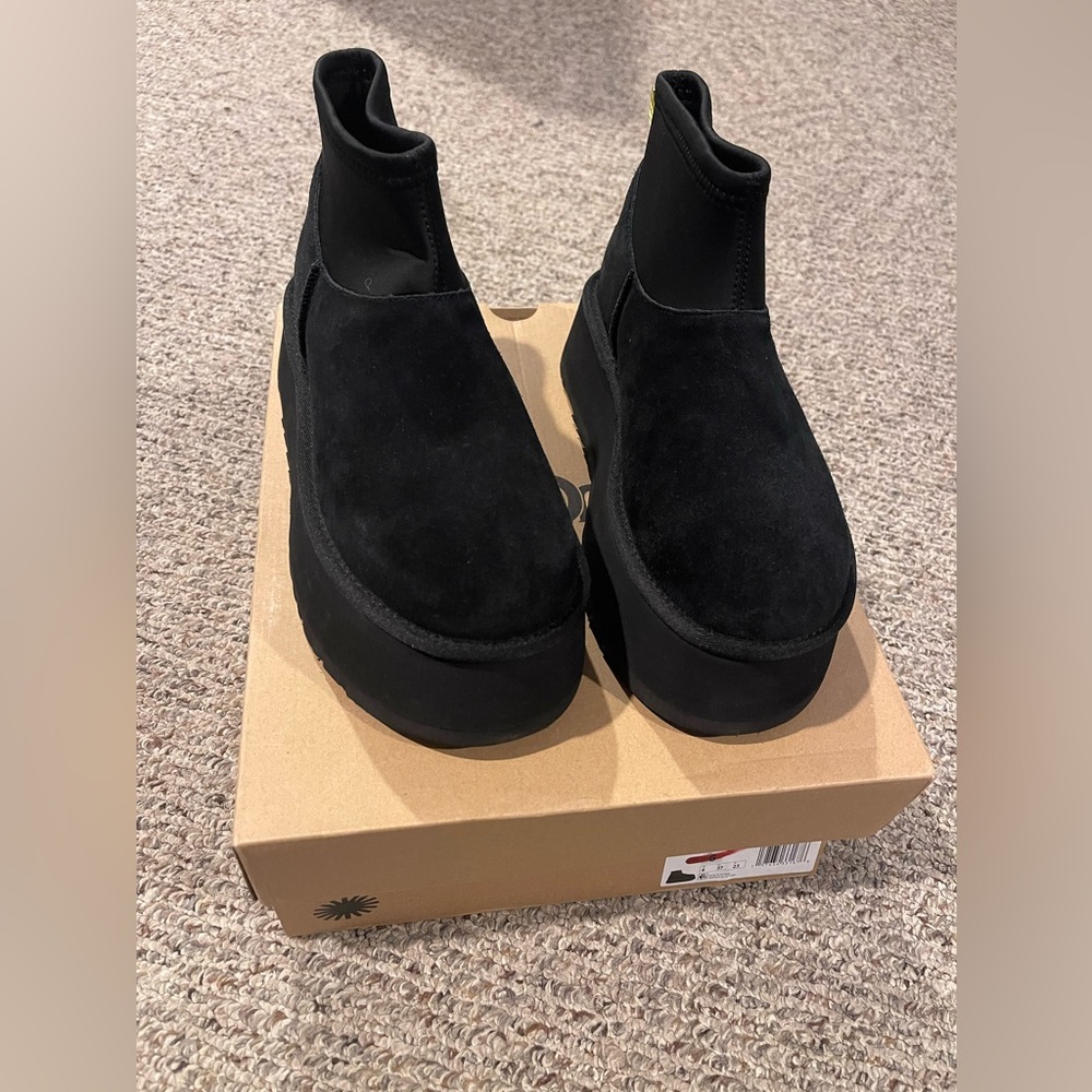 UGG Classic Mini Dipper, black size 6 brand new